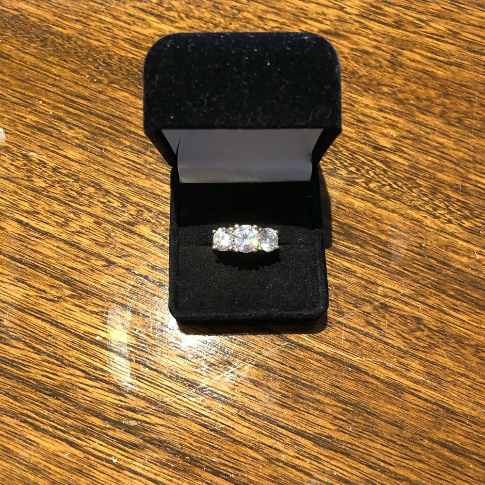 3 ct. CZ ring set in sterling silver - Picture 2 of 5